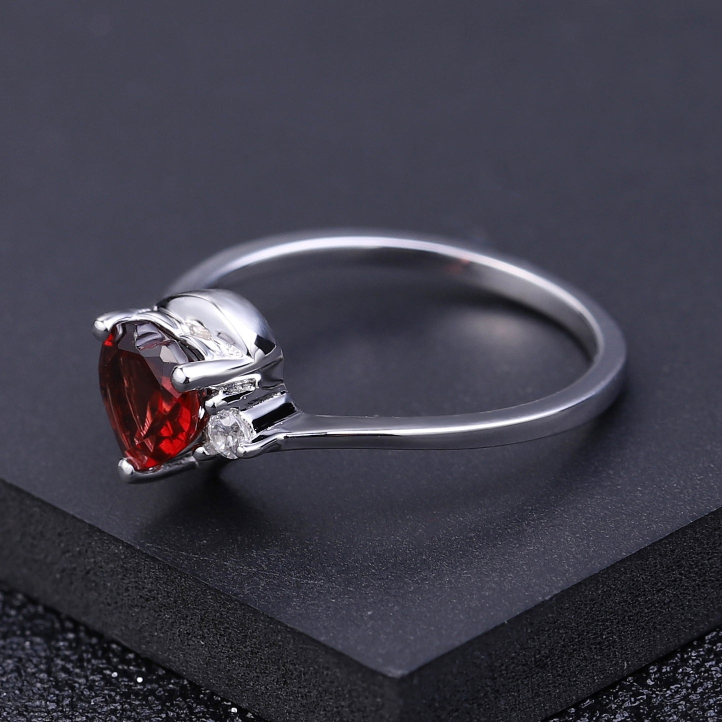 Natural Red Garnet Love Ring Fashion Heart shaped Gemstone s925 Silver Natural Color Treasure Ring