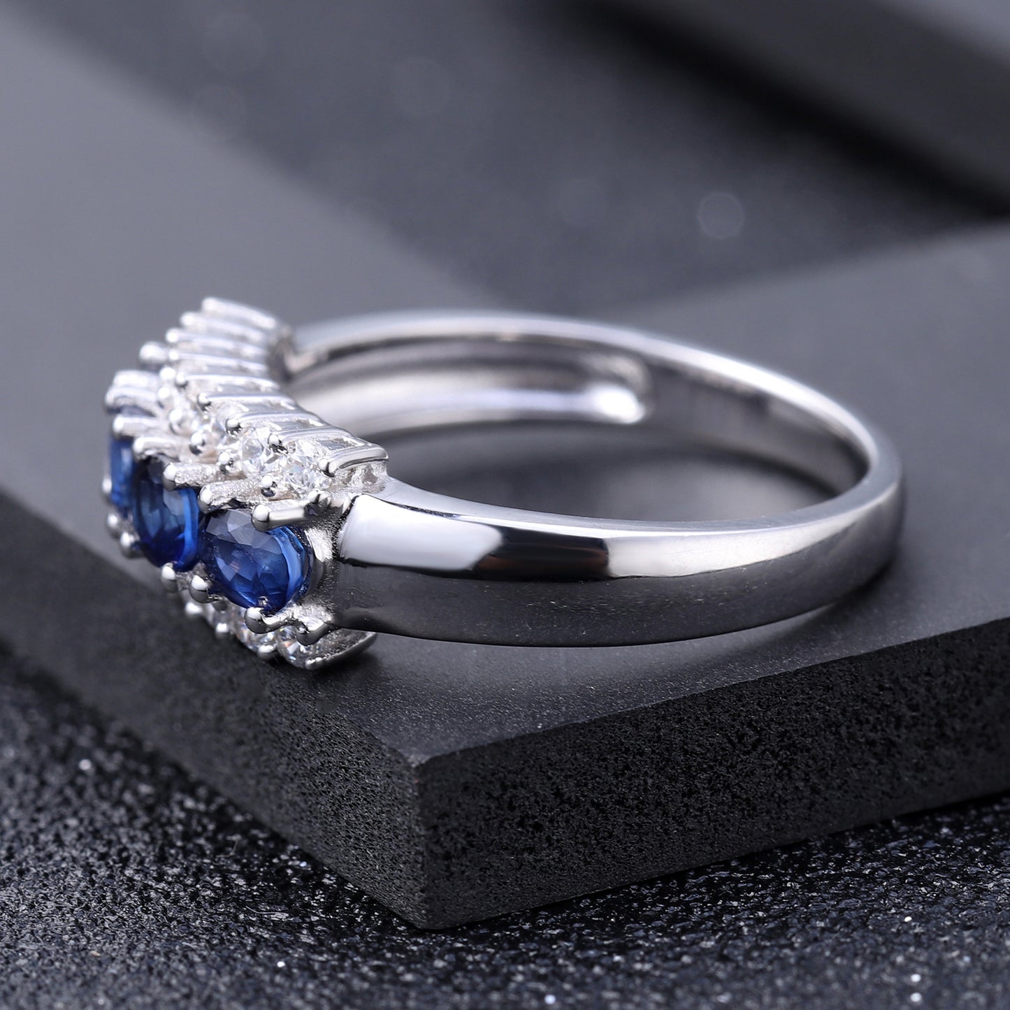 New Light Luxury High-end Sapphire Ring Fashion design lined with S925 silver inlaid colored gemstone ring