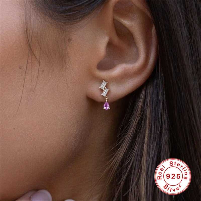 Les boucles d'oreilles à gradins en diamant avec pierres précieuses roses INS sont simples et polyvalentes