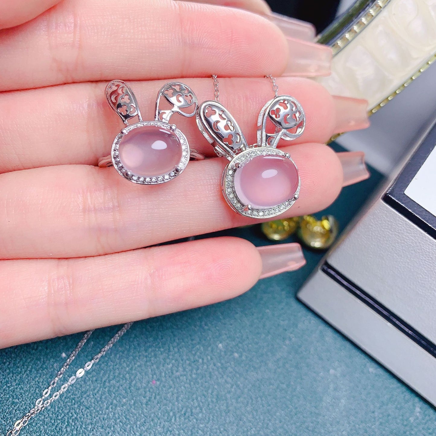 New Natural Mozambique Pink Crystal Set 925 Silver Inlaid Rabbit Ring Pendant Set