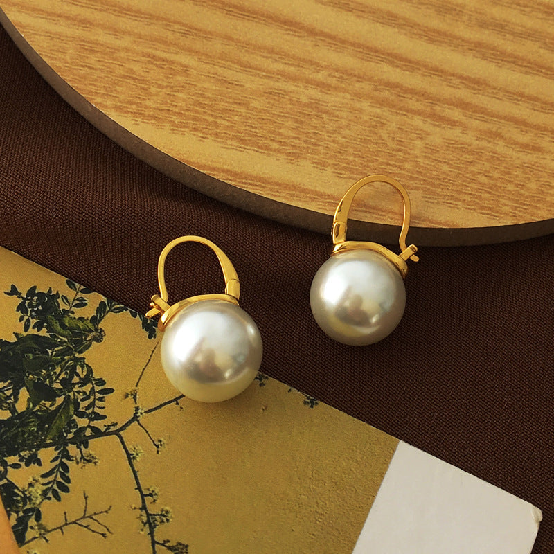 【DF】Copper-plated gold retro Hong Kong temperament Pearl earrings elegant ladies earrings ins wind simple fashion earrings.