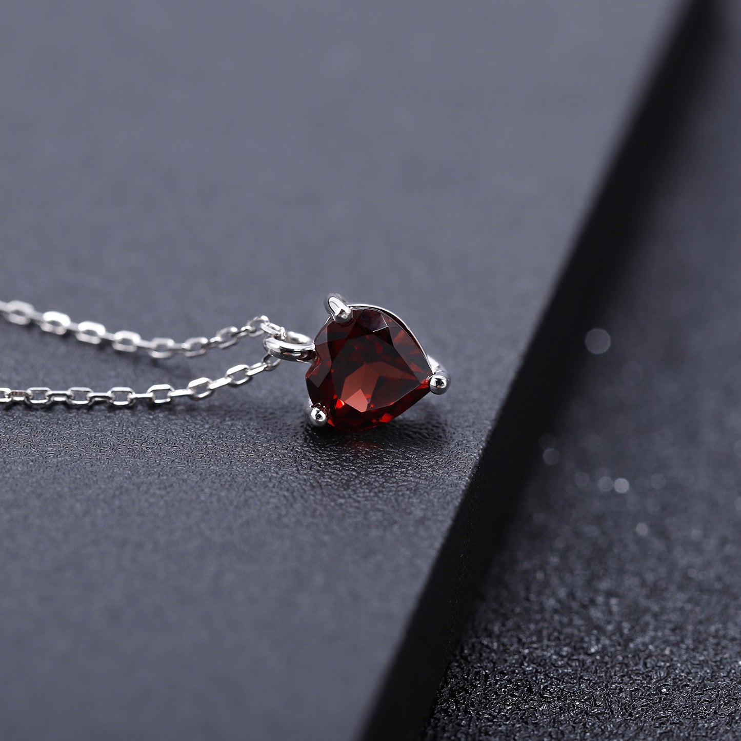 Natural garnet love pendant with collarbone chain s925 silver inlaid gemstone necklace pendant