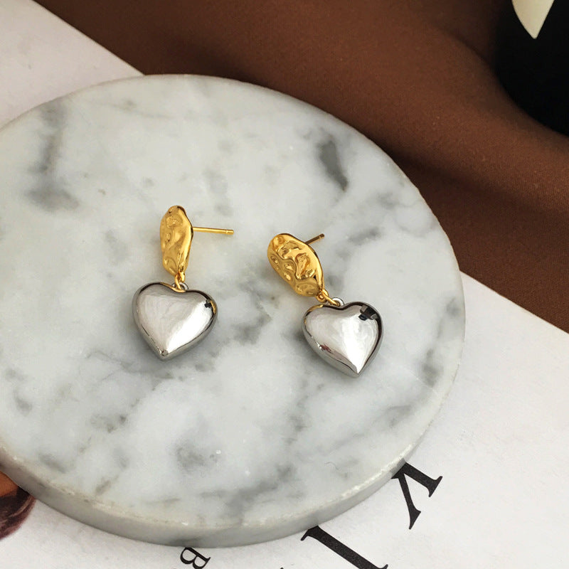 [DF] Pendientes de plata S925 con forma de corazón con personalidad en contraste y aguja, pendientes de moda de estilo frío y moderno, pendientes sencillos