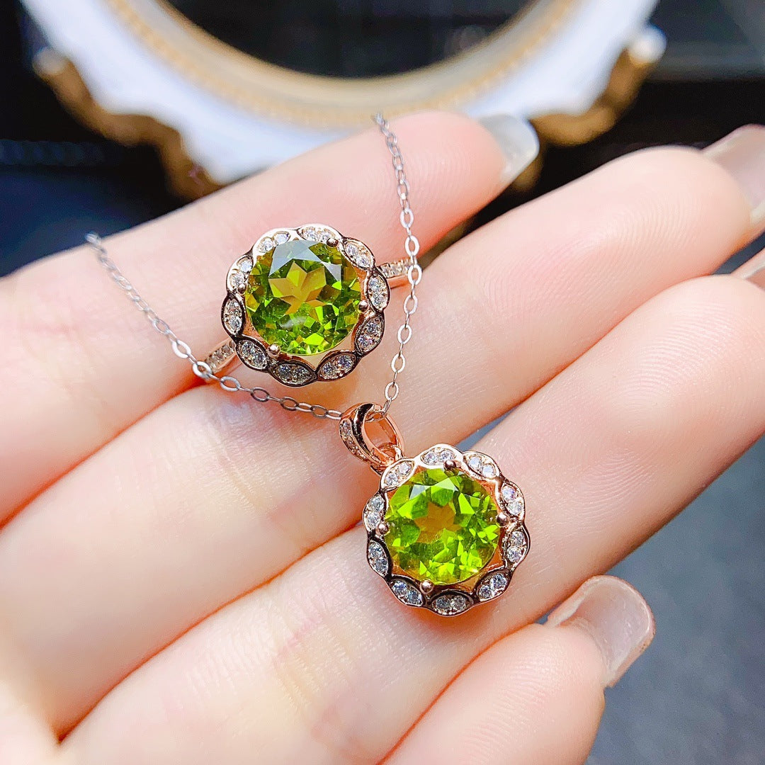 natural peridot set S925 silver inlaid center stone 8*8