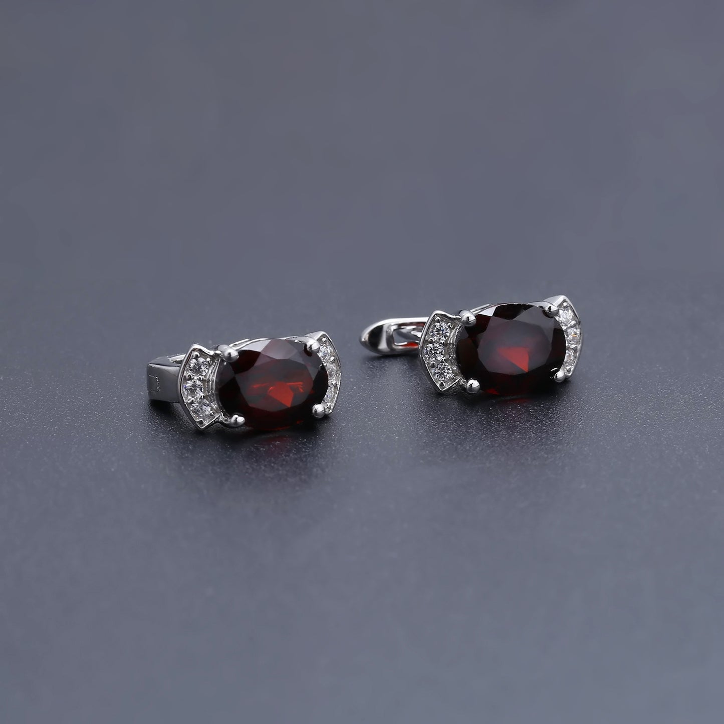 Light luxury natural garnet earrings, simple and fashionable style s925 silver inlaid natural gemstone earrings