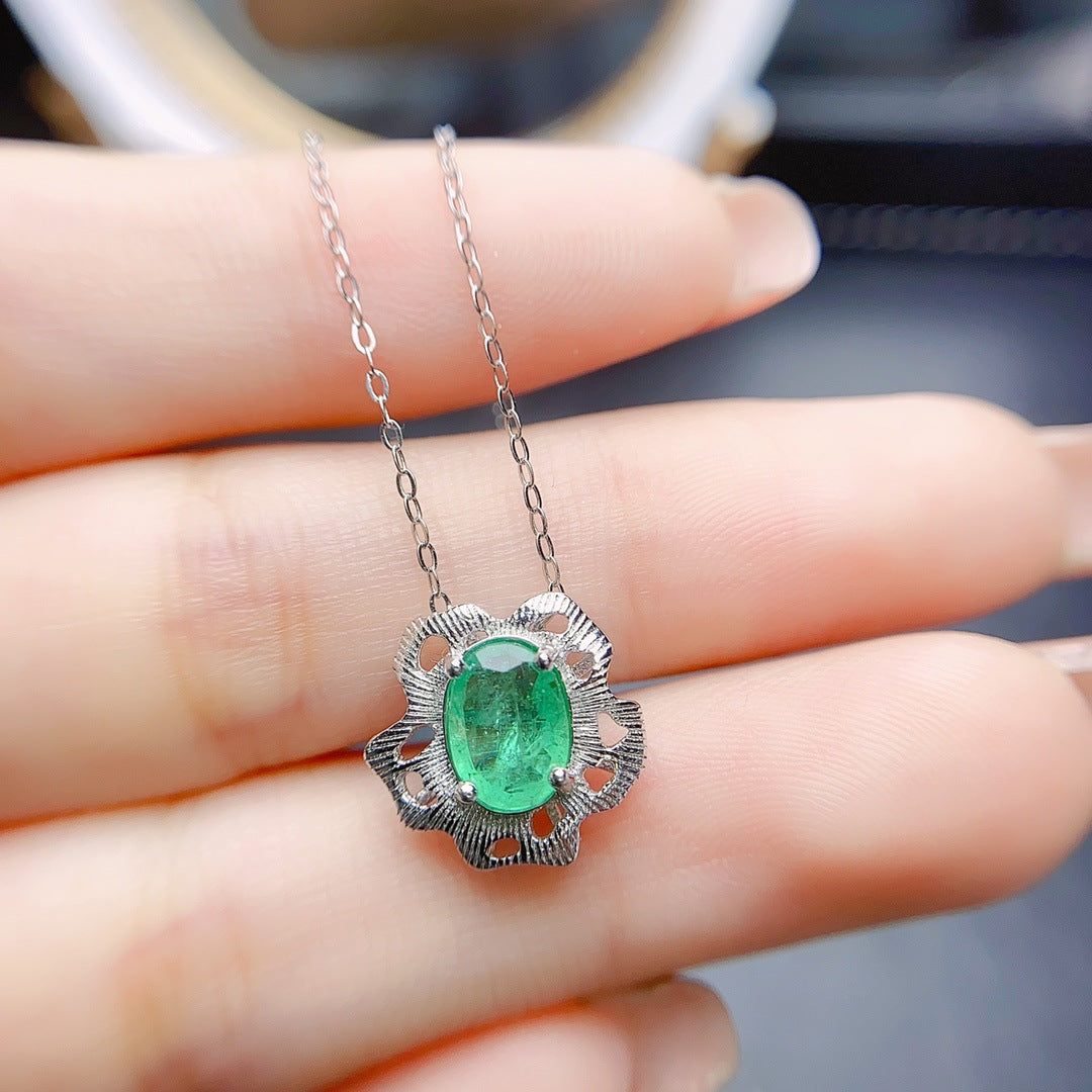 Natural emerald pendant S925 silver inlaid main stone 6*8 selling