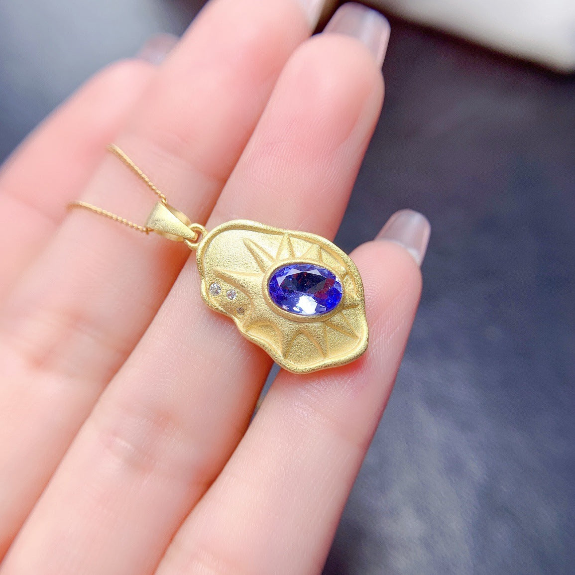 Pendentif Tanzanite naturelle, pierre principale incrustée d'argent S925