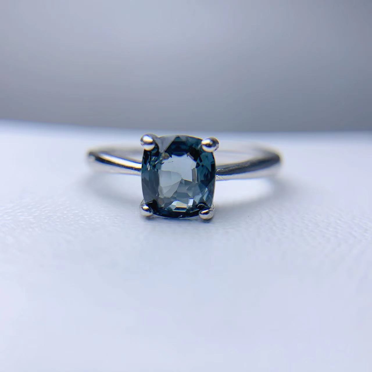 [DF]Anillo de espinela natural: minimalismo de inspiración francesa, elaborado íntegramente en plata 925, perfecto para compromisos y ocasiones románticas