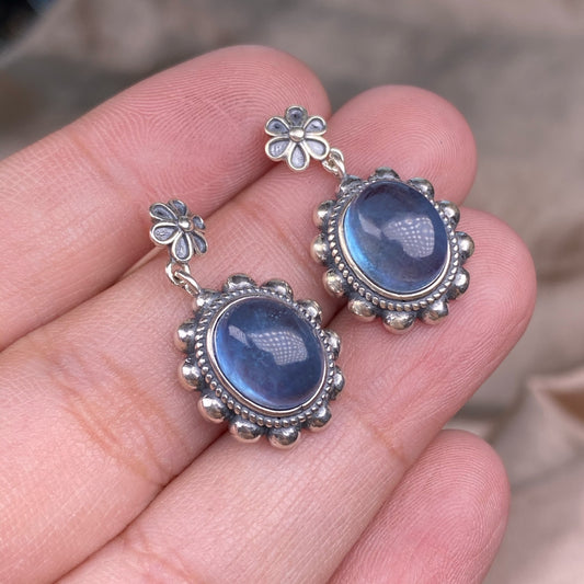 Pendientes de aguamarina con incrustaciones de plata s925 y borde de flores pequeñas retro para mujer