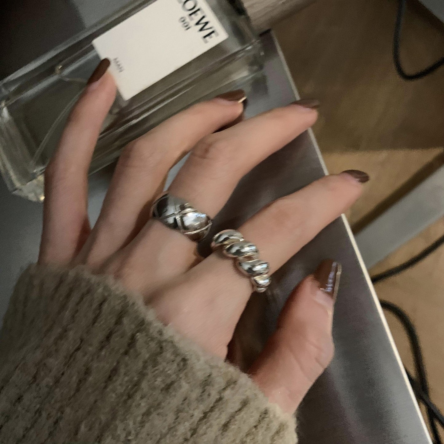 [DF] Anillo a cuadros con cuerno y diamantes en plata S925 "Artisanal Chic": diseño único, pieza de declaración moderna y personalizada para mujer.