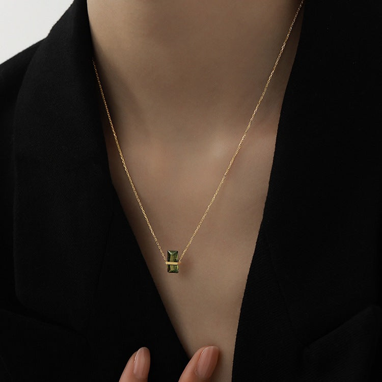 [DF] Collier de luxe en zircon vert européen et américain - Design unique en or K pour une sophistication chic 